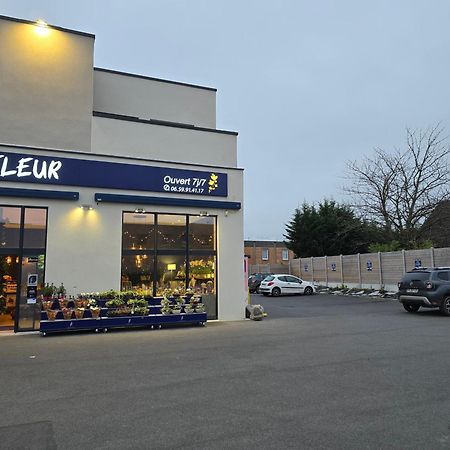 Appartement Cosy Pres De Sceneo Et Auchan Au Dessus Du Fleuriste Bellafleur Longuenesse Zewnętrze zdjęcie