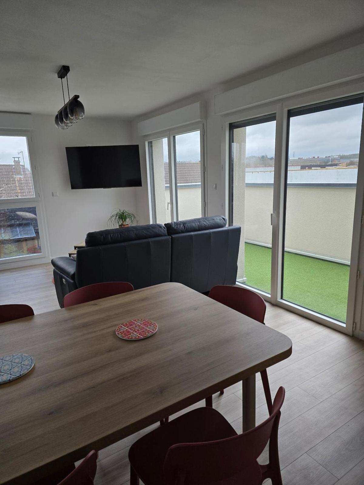 Appartement Cosy Pres De Sceneo Et Auchan Au Dessus Du Fleuriste Bellafleur Longuenesse Zewnętrze zdjęcie