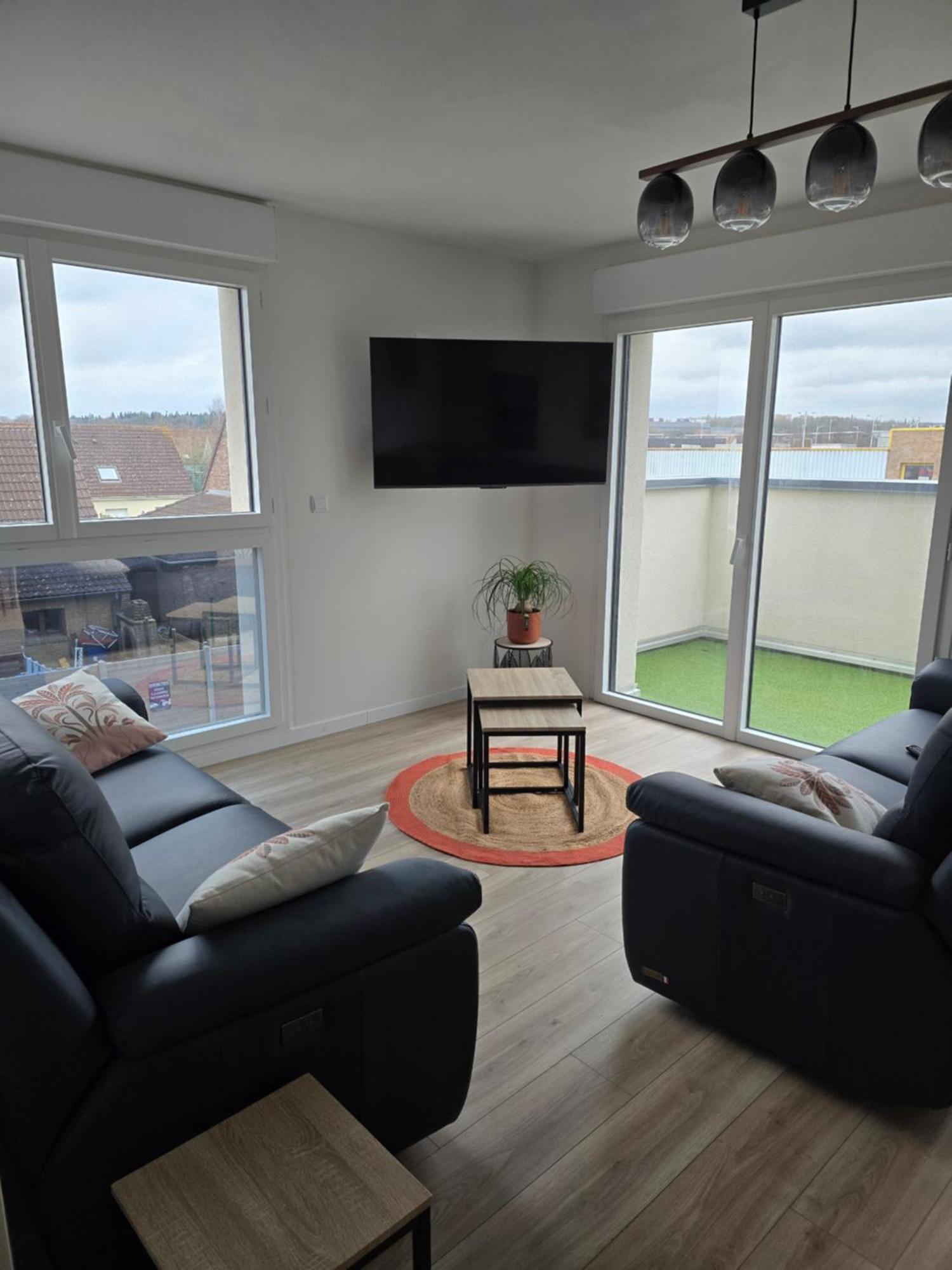 Appartement Cosy Pres De Sceneo Et Auchan Au Dessus Du Fleuriste Bellafleur Longuenesse Zewnętrze zdjęcie
