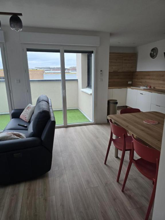 Appartement Cosy Pres De Sceneo Et Auchan Au Dessus Du Fleuriste Bellafleur Longuenesse Zewnętrze zdjęcie